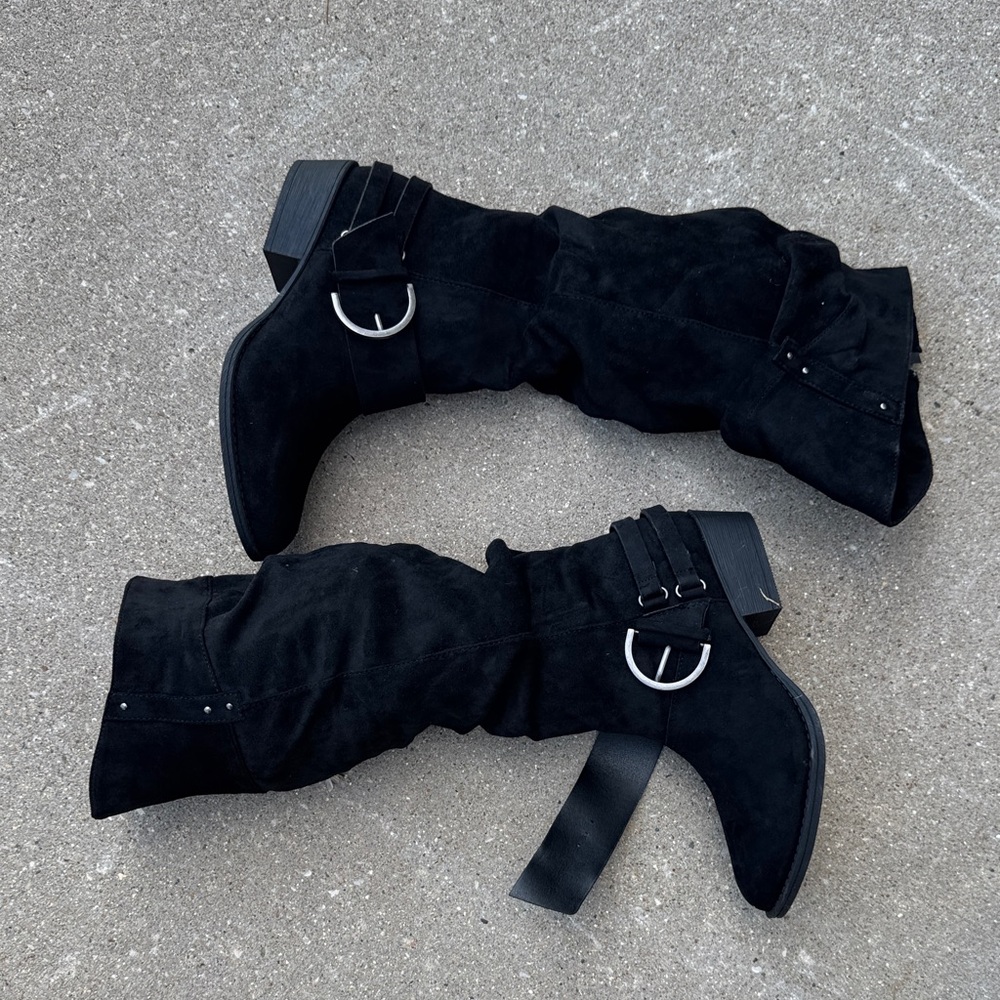 Stylish Black Women's Boots - Picture 2 of 2